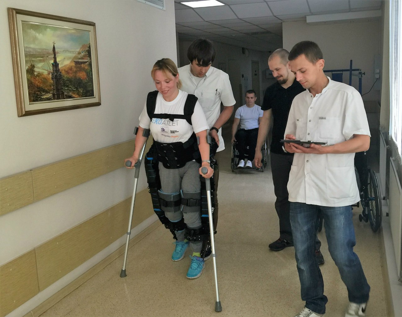 Новое для инвалидов 3 группы. Экзоскелет для реабилитации EXOATLET. Реабилитация инвалидов. Реабилитационные учреждения для инвалидов. Оборудование для реабилитации инвалидов.